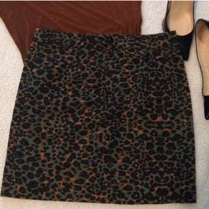 ❄️SALE❄️ H&M army green leopard skirt